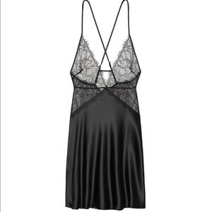 VICTORIA'S SECRET Lace Plunge Slip - New With Tags